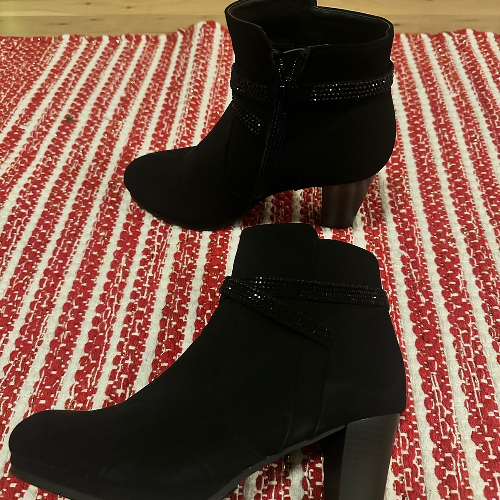 Elegant Black Ankle Boots